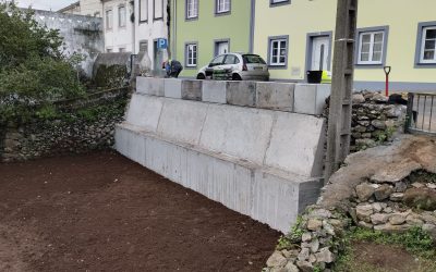 Circulação retomada na Rua de Trás após conclusão de obra de suporte da via